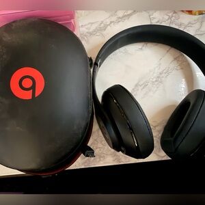 Beats by Dre Black Over-Ear Headphones